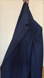 Abito Solaro Uomo “D’Annunzio” – Eleganza Luminosa e Carattere Sartoriale