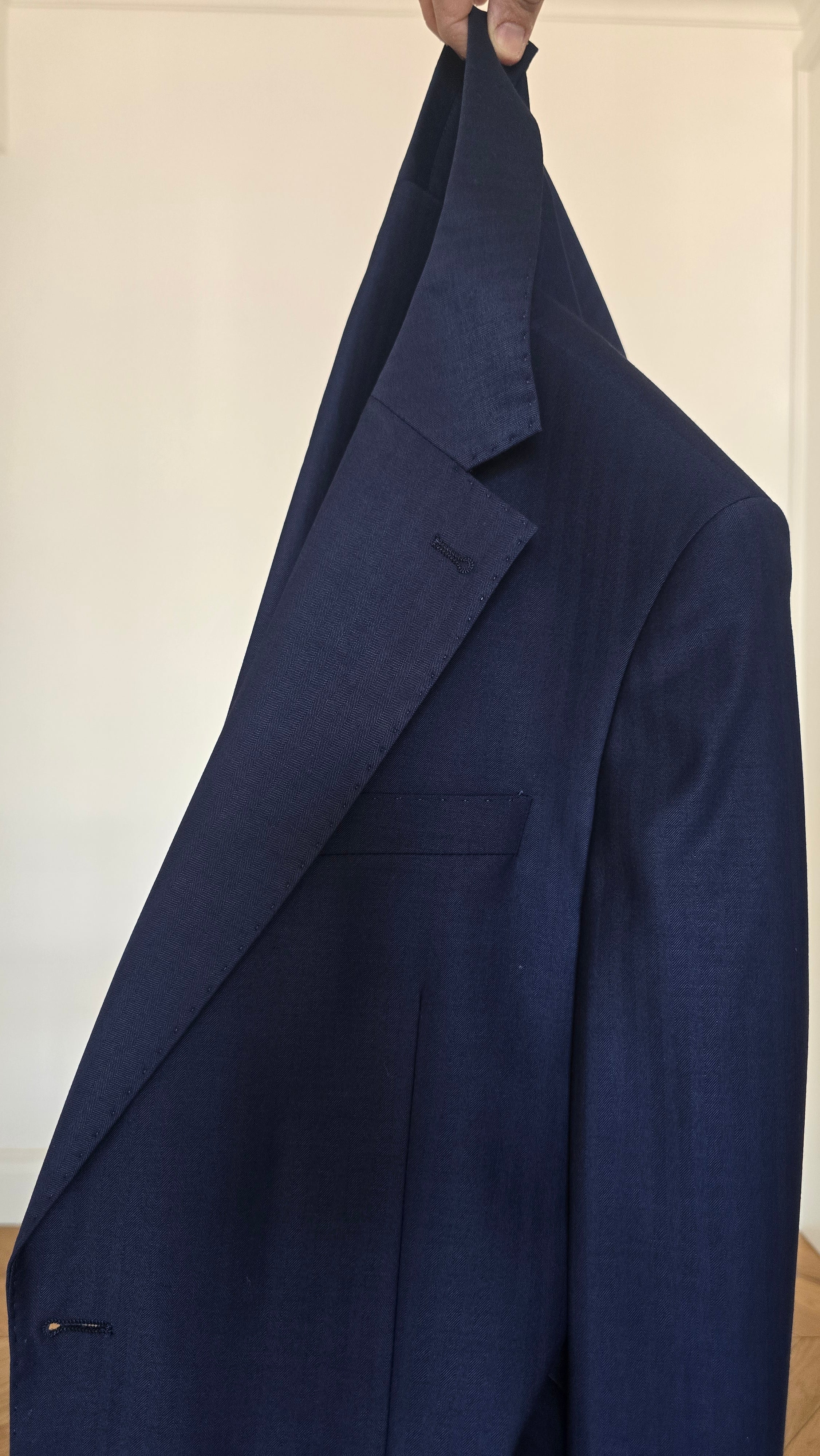 Abito Solaro Uomo “D’Annunzio” – Eleganza Luminosa e Carattere Sartoriale