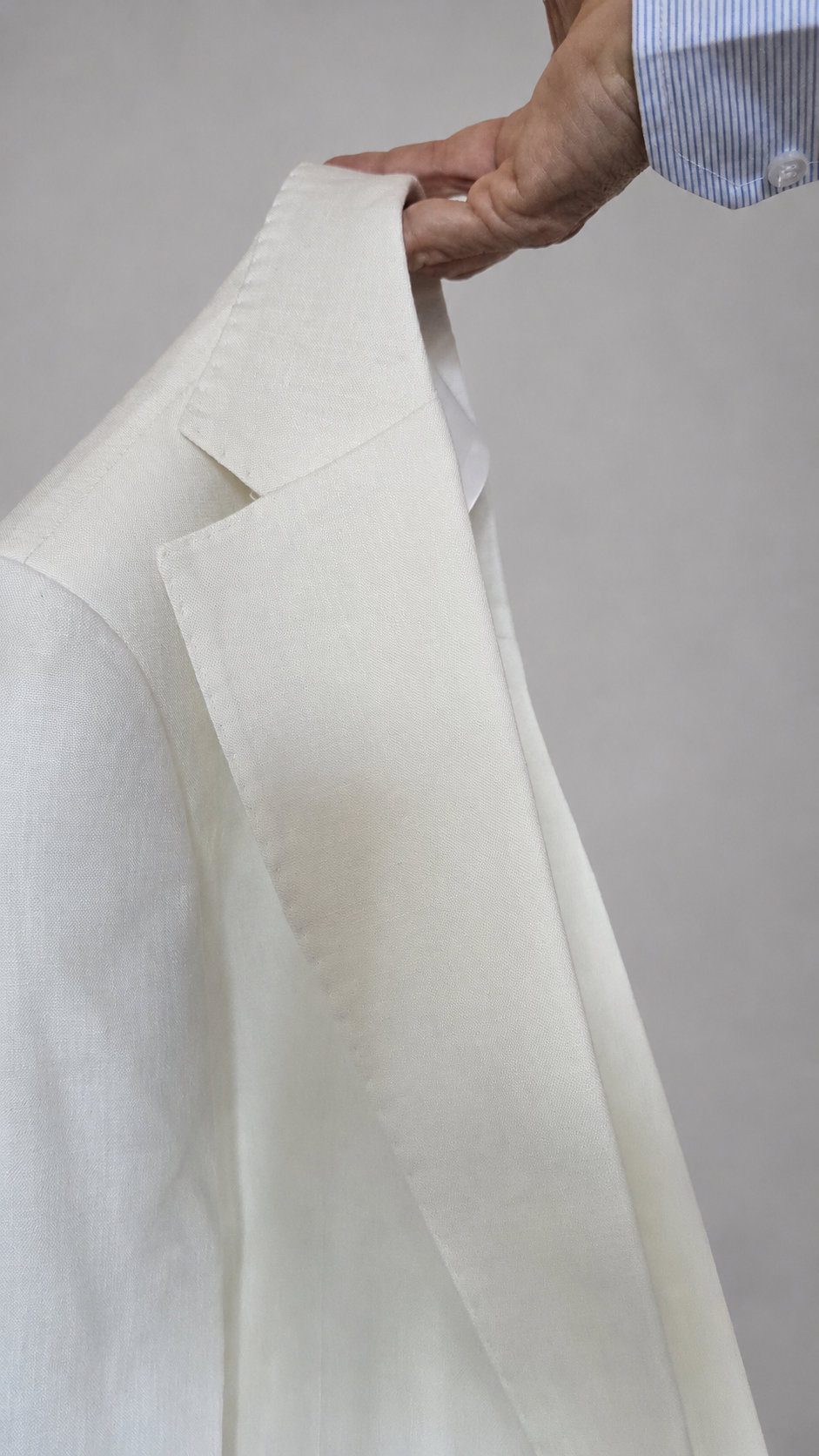 Abito in Lino Uomo “Leopardi” – Eleganza Estiva e Raffinatezza Naturale